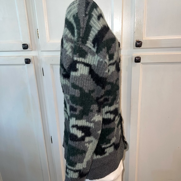 Vince Camuto Women's Camo Button Cardigan Sweater Lng Sleeve grey,green,black Sm - Picture 6 of 10